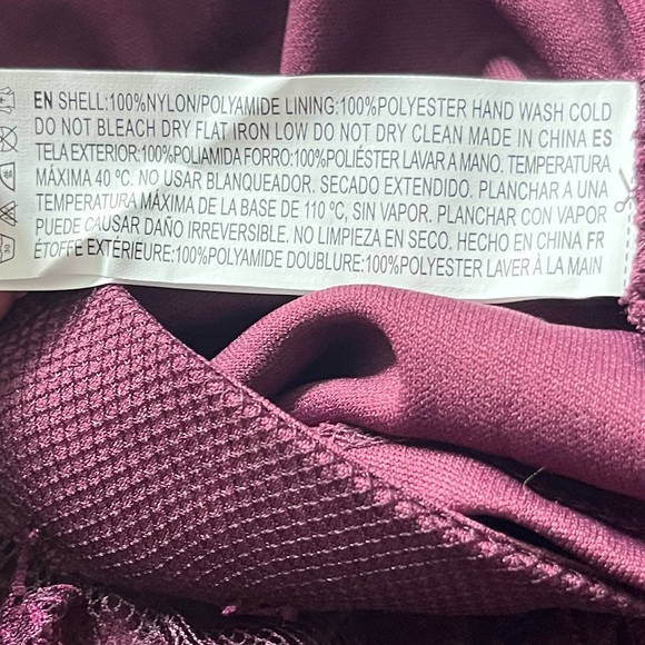 Forever 21, large burgundy lace skirt - Picture 3 of 3